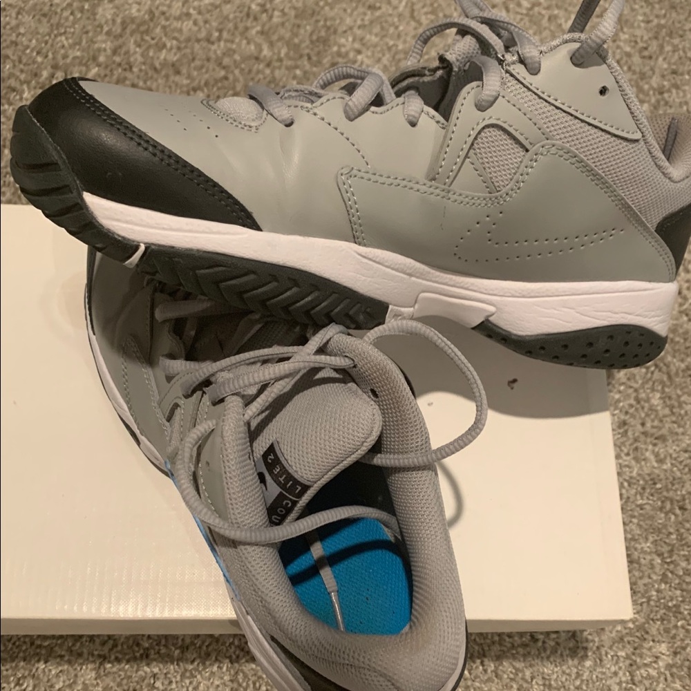 Nike Tennis Shoes